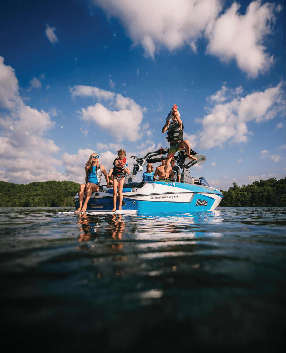 People on a boat in a lake with a clear blue sky