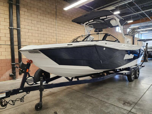 2025 Malibu 26 LSV