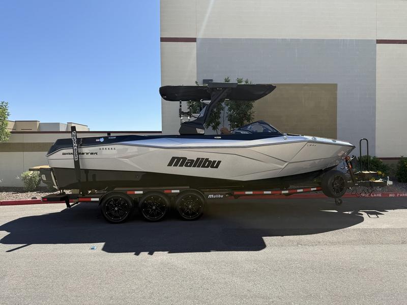 2026 Malibu 26 LSV