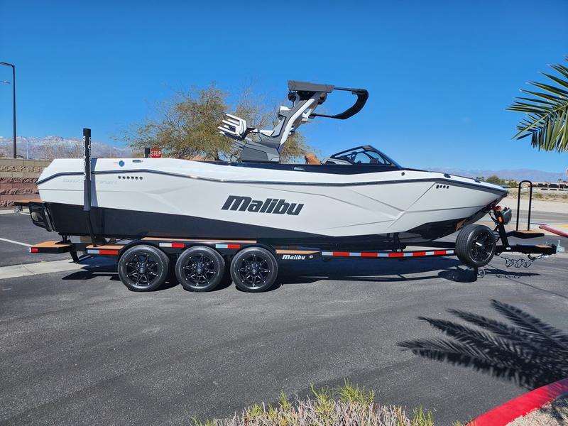 2026 Malibu 26 LSV