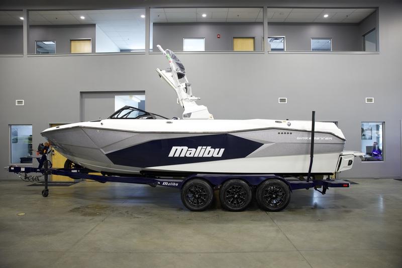 2025 Malibu 26 LSV