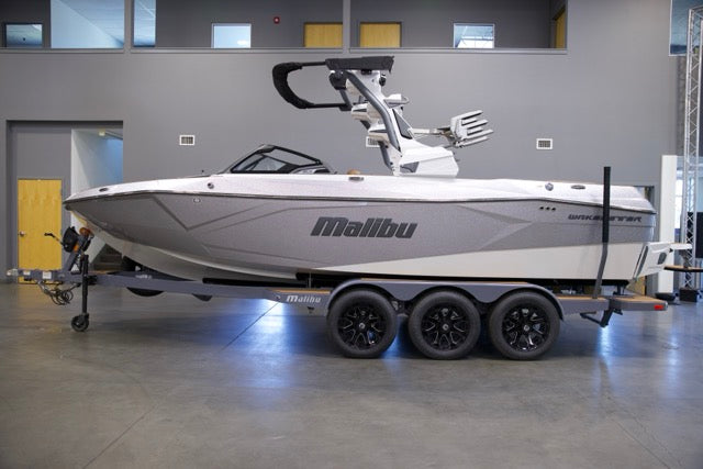 2026 Malibu 23 LSV