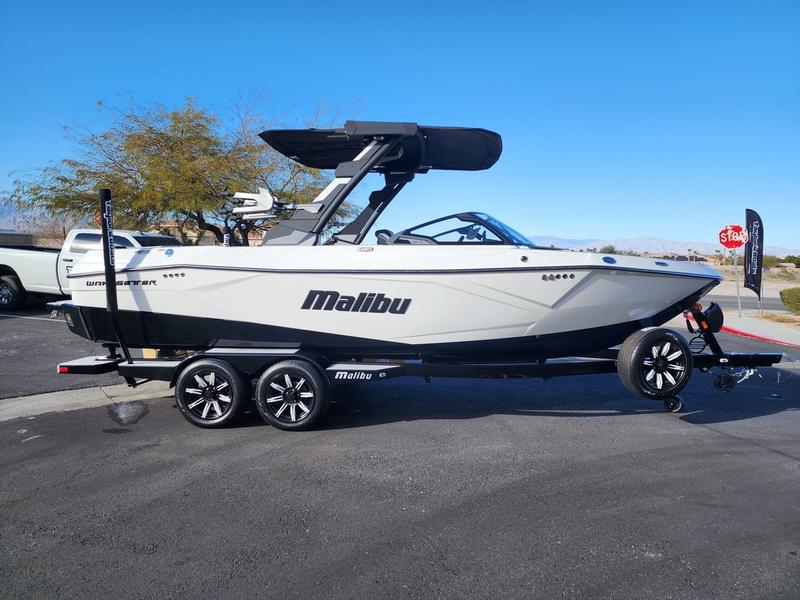 2026 Malibu 23 LSV