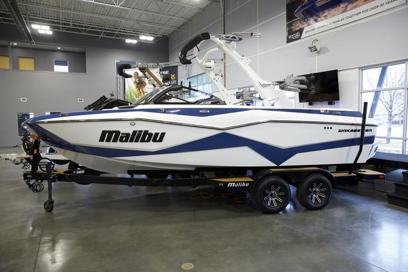 2025 Malibu 22 LSV
