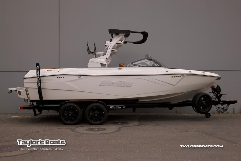 2026 Malibu 23 LSV
